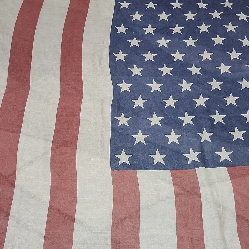 DO EVERYTHING IN LOVE EXTRA LARGE AMERICAN FLAG SCARF SHAWL STARS & STRIPES